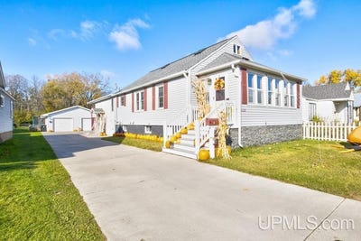 /international/us/4309-10th-street-menominee-mi-110104031853/