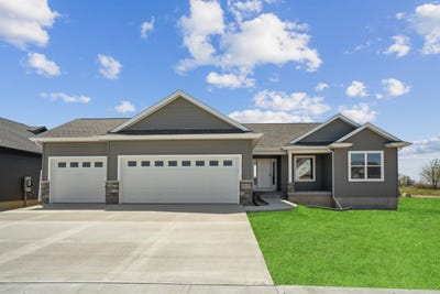 /international/us/2832-autumn-woods-drive-cedar-falls-ia-110095958334/
