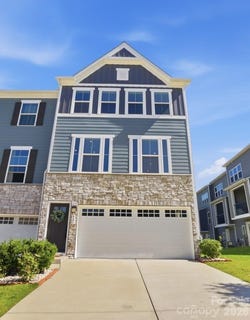 /international/us/921-portrush-lane-tega-cay-sc-110108575079/