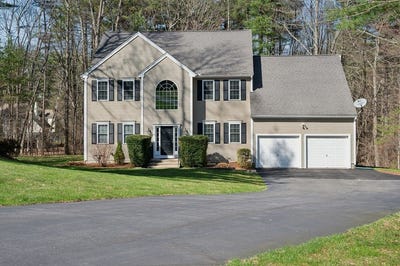 /international/us/320-lincoln-circle-northbridge-ma-110107263244/