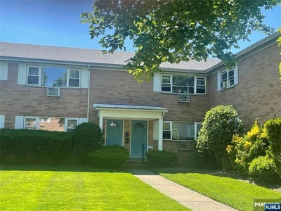 /international/us/1-18-virginia-drive-fair-lawn-nj-110108497824/