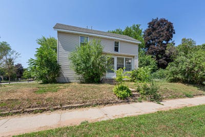 /international/us/2306-4th-street-eau-claire-wi-110109663440/