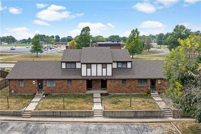 /international/us/1103-durham-drive-paola-ks-110108773182/