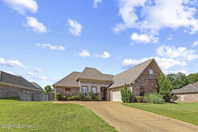 /international/us/102-oak-meadow-court-clinton-ms-110108551069/