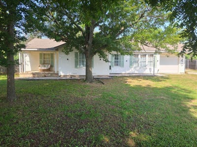 /international/us/440-south-main-street-springtown-tx-110099978543/