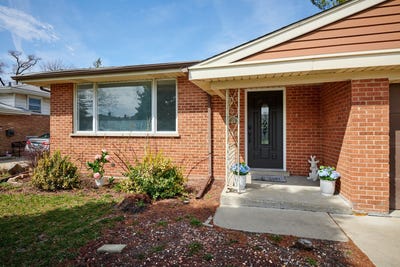 /international/us/8544-w-roseview-drive-niles-il-110107481926/