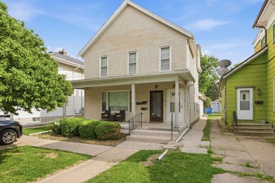 /international/us/613-webster-street-ottawa-il-110108609318/