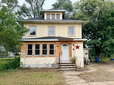 /international/us/1002-locust-street-thomson-il-110120064949/
