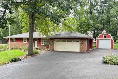 /international/us/8482-n-creek-rd-roscoe-il-110110229113/
