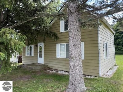 /international/us/744-saint-johns-street-ithaca-mi-110108983723/