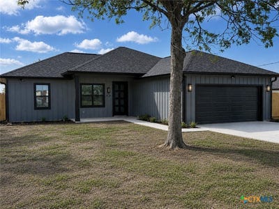 /international/us/209-haller-street-yoakum-tx-110107809016/
