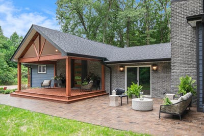 /international/us/9325-matthews-road-union-pier-mi-110108584798/