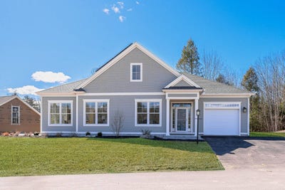 /international/us/28-jade-drive-topsham-me-110104998659/
