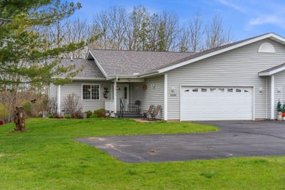 /international/us/10547-n-grandview-lane-hayward-wi-110107926823/