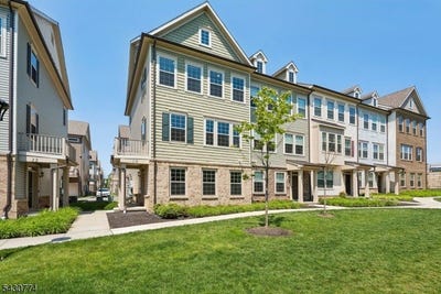 /international/us/10-cortland-ct-livingston-twp-nj-110109794957/