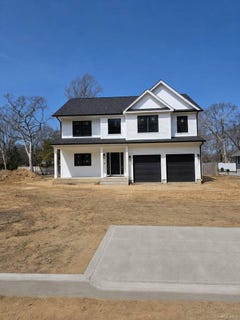 /international/us/106-schoolhouse-road-east-islip-ny-110109012658/
