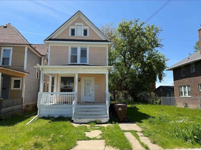 /international/us/704-s-carroll-avenue-freeport-il-110108179866/