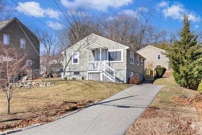/international/us/98-lakeshore-drive-marlborough-ma-110106765512/