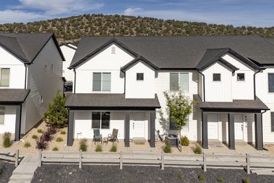 /international/us/477-s-may-dr-cedar-city-ut-110108540923/