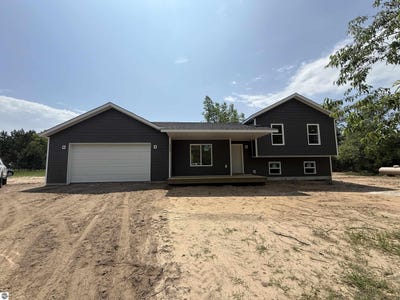 /international/us/7325-pineridge-trail-lake-ann-mi-110100352488/?lang=zh-tw