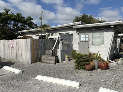 /international/us/1025-1027-ne-16-terrace-fort-lauderdale-fl-110097489610/