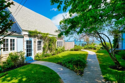 /international/us/593-commercial-street-provincetown-ma-110106704833/