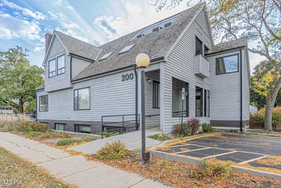 /international/us/200-n-northwest-highway-barrington-il-110107278063/