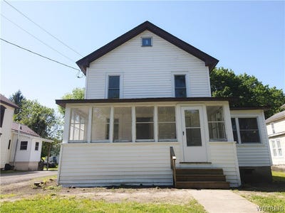 /international/us/132-chestnut-street-gowanda-ny-110108545384/