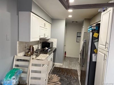 /international/us/15332-renshaw-drive-clinton-twp-mi-110103150386/