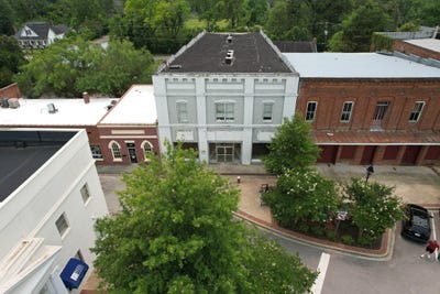 /international/us/112-courthouse-square-edgefield-sc-110107923407/