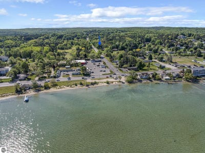 /international/us/27-bunker-hill-road-lot-27-williamsburg-mi-110108498866/