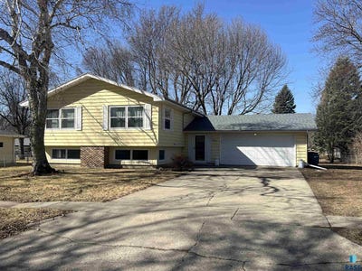 /international/us/1021-jackson-st-luverne-mn-110106259710/