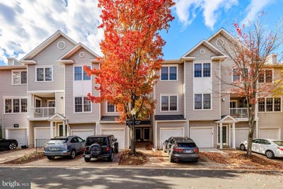 /international/us/12845-fair-briar-ln-fairfax-va-110103343592/