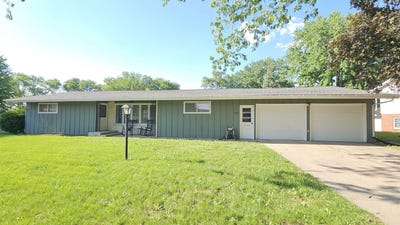 /international/us/1301-13th-st-hawarden-ia-110108442225/