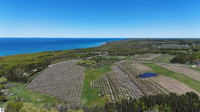 /international/us/n-manitou-trail-northport-mi-110104242045/