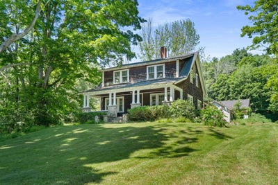 /international/us/15-sherburne-road-lee-nh-110108906307/