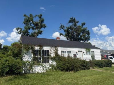 /international/us/53-e-jarman-street-hazlehurst-ga-110101477975/