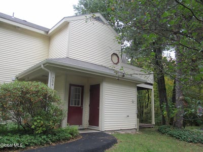 /international/us/204-yorktown-drive-halfmoon-ny-110120563392/