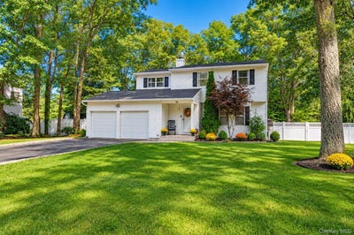 /international/us/40-golf-club-circle-manorville-ny-110110168173/