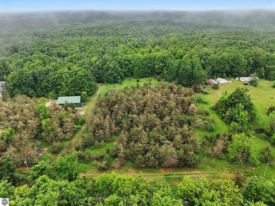 /international/us/vl-robinson-road-harbor-springs-mi-110108773303/