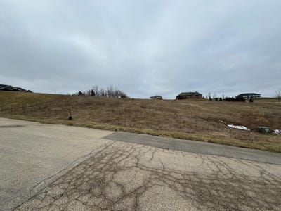 /international/us/2109-potenza-drive-asbury-ia-110119468351/