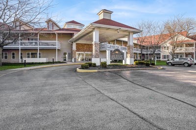 /international/us/1505-s-shore-drive-delavan-wi-110107377323/