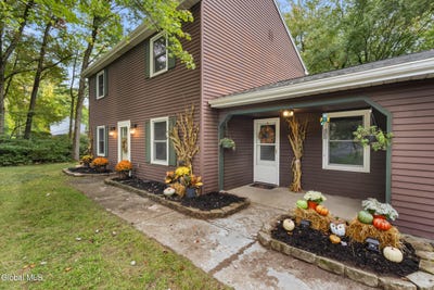 /international/us/5-huntwood-drive-clifton-park-ny-110110422965/