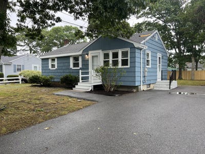 /international/us/74-fearing-street-buzzards-bay-ma-110099242852/