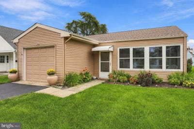 /international/us/216-huntington-drive-southampton-nj-110110350368/