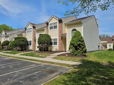 /international/us/23-woodlake-drive-middletown-ny-110099123864/