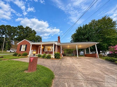 /international/us/2618-daniels-creek-rd-collinsville-va-110109609373/
