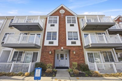 /international/us/9430-magnolia-court-ozone-park-ny-110107039488/