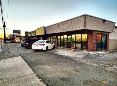 /international/us/3208-houston-highway-victoria-tx-110096879156/