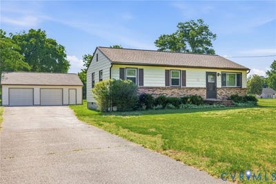/international/us/15219-spruce-avenue-chester-va-110107986438/